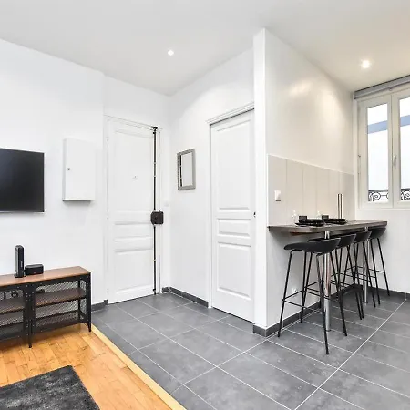Apartment 2 Pieces Avec Balcon A *